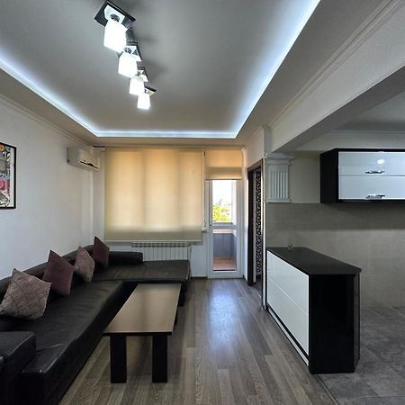 Yeznik Koghbatsi - Amiryan Crossroads 1 Bedroom Comfy Apartment With Balcony Ko100 Erevan Exterior foto